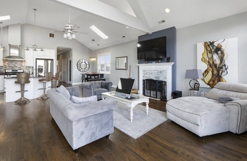 Bronzeville Condominio | Penthouse Spa Condo @ Bronzeville