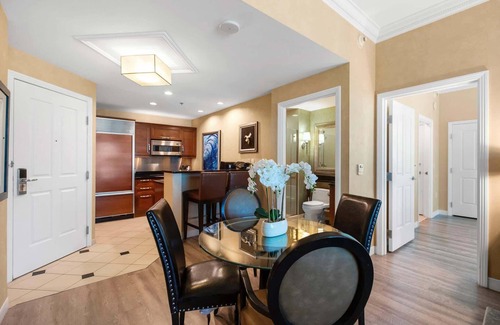 Las Vegas Condominio | Penthouse de lujo en StripView (para 8 personas) + balcón y SIN CARGO