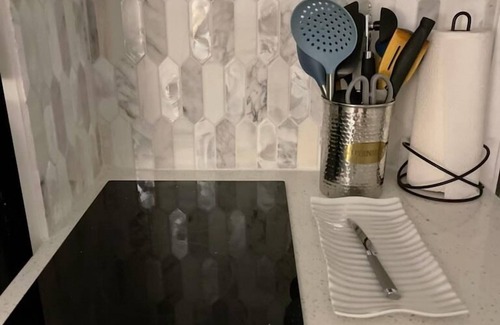Waikiki Condominio | Penthouse Studio in Waikiki - 25% Off Monthly Stays!