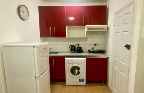 Golders Green Apartamento | Penthouse Studio With 2 Double Beds, TV and Workspace