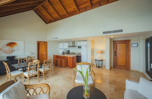 Puerto Bahia Apartamento | Penthouse Suite at Puerto Bahia in Samana
