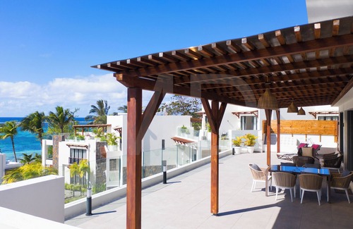 Belle Mare Apartamento | Penthouse sur la Plage de Belle Mare , Ascenseur Privé , Belle vue Mer, Piscine