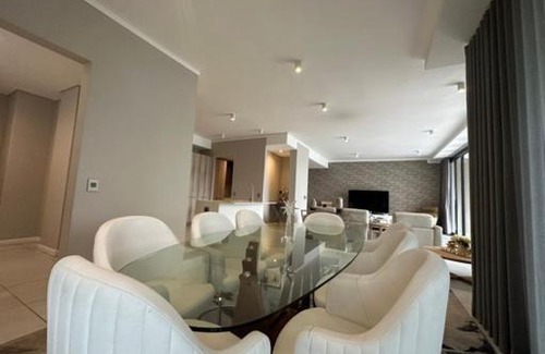 Menlyn Apartamento | Penthouse@Triology, Menlyn Maine