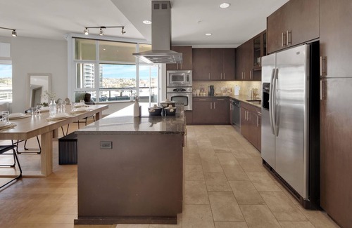 Marina District Condominio | Penthouse Views 2BR/2BA High-Rise Retreat