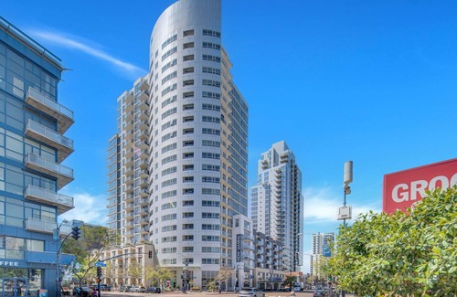 Marina District Condominio | Penthouse Views 2BR/2BA High-Rise Retreat
