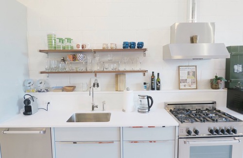 Hunters Point Casa | Penthouse w/ large rooftop Manhattan skyline in 2 family Townhome