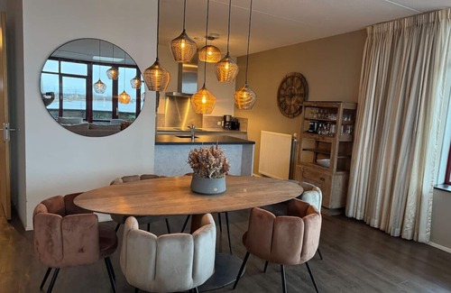 Biddinghuizen Apartamento | Penthouse with Jacuzzi and Sauna on the waterfront