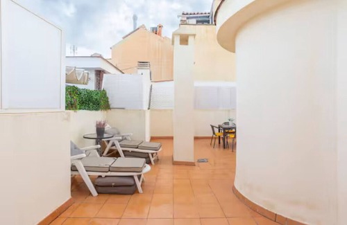 La Goleta Apartamento | Penthouse with large roof malaga center