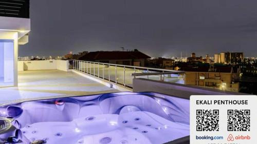 Agia Fyla Apartamento | Penthouse with outdoor hottub