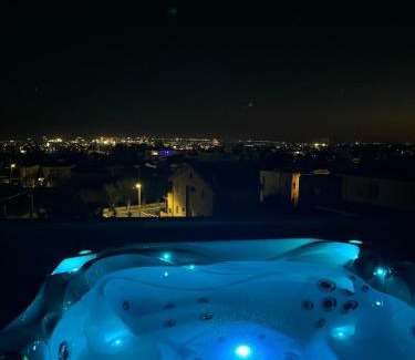 Agia Fyla Apartamento | Penthouse with outdoor hottub