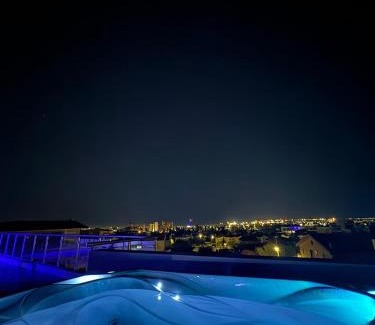 Agia Fyla Apartamento | Penthouse with outdoor hottub