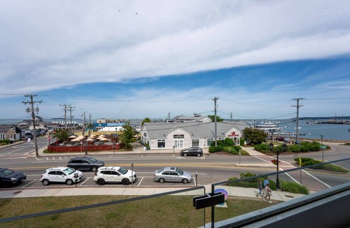 Plymouth Cultural District Apartamento | Penthouse with Private Roofdeck on Plymouth Harbor