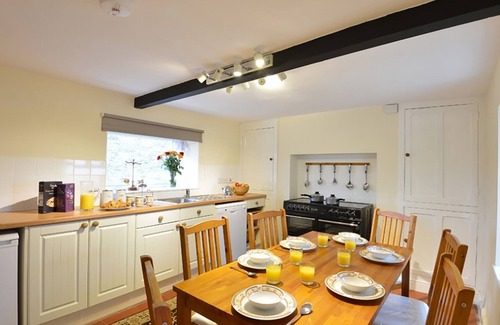 Amlwch Cabaña | Pentreheulyn, CARREGLEFN