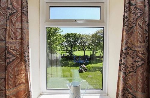 Amlwch Cabaña | Pentreheulyn, CARREGLEFN