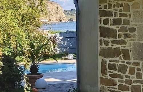 Camaret-sur-Mer Casa | PENTY en PIERRES, 6-8 People, Kerloc'h Beach (Private heated swimming pool)