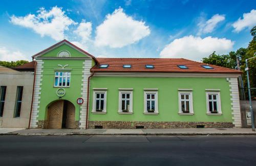 Nove Mesto nad Vahom Casa | Penzión Kúria