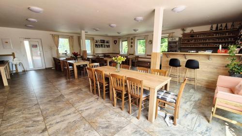 Pluhuv Zdar Casa | Penzion a restaurace Zlatovláska u zámku Červená Lhota