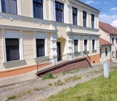 Uhercice Casa | Penzion Zamecek