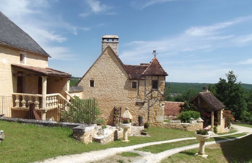 Salignac-Eyvignes Apartamento | Peony or downstairs bed and breakfast
