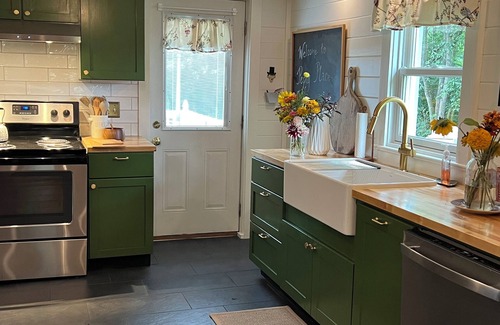 Boyce Otro | PEONY PLACE nCharming 2BR farmhouse in the heart of horse country on flower farm