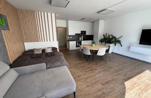 Jihlava Apartamento | PeopleGuru apartments - Terasa, Parking