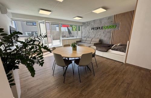 Jihlava Apartamento | PeopleGuru apartments - Terasa, Parking