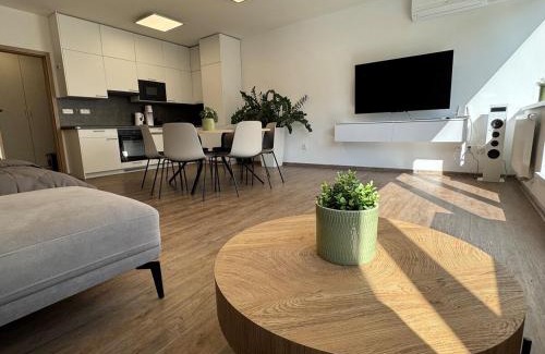 Jihlava Apartamento | PeopleGuru apartments - Terasa, Parking