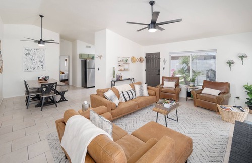 Country Meadows Casa | Peoria Oasis on Golf Course: Pool & Putting Green!