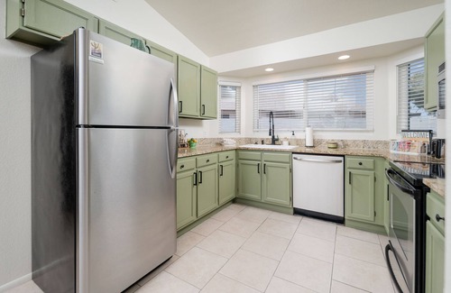 Country Meadows Casa | Peoria Oasis on Golf Course: Pool & Putting Green!