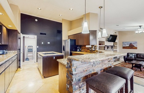 Starlight Estates Casa | Peoria Paradise: Poolside Vibes & Family Good Times. Spacious Backyard with Pool