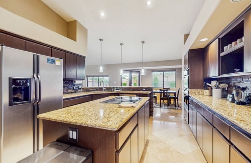 Starlight Estates Casa | Peoria Paradise: Poolside Vibes & Family Good Times. Spacious Backyard with Pool