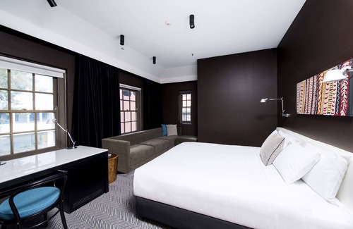 City West Hotel | Peppers Gallery Hotel Canberra