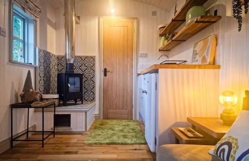 Robeston Wathen Cabina | Peppers Pocket Shepherds Hut
