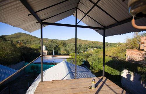 Rio Ceballos Otro | Pequeña cabaña con wifi, cocina, pequeña pileta y vistas a las sierras