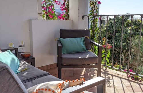 Pera Villa | PÊRA VINTAGE VILLA WITH POOL by HOMING