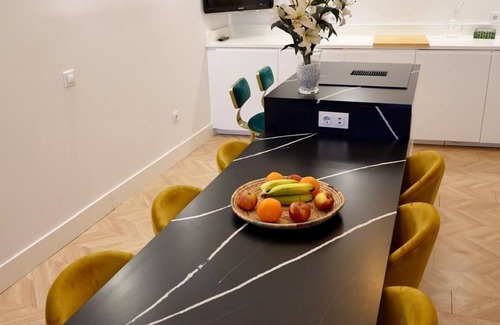 Doctor Barraquer-Grupo Renfe-Policlinico Apartamento | "Peral boutique Apartments: Acogedor Apartamento en el Centro de Sevilla: