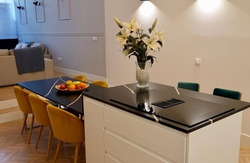 Doctor Barraquer-Grupo Renfe-Policlinico Apartamento | "Peral boutique Apartments: Acogedor Apartamento en el Centro de Sevilla: