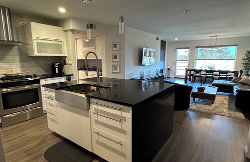 Park West Condominio | Perched on a serene hillside, enjoy spectacular views of the San Diego Bay