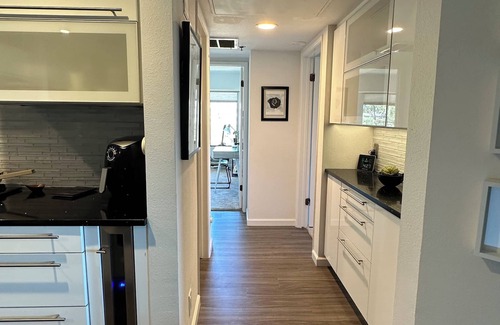 Park West Condominio | Perched on a serene hillside, enjoy spectacular views of the San Diego Bay