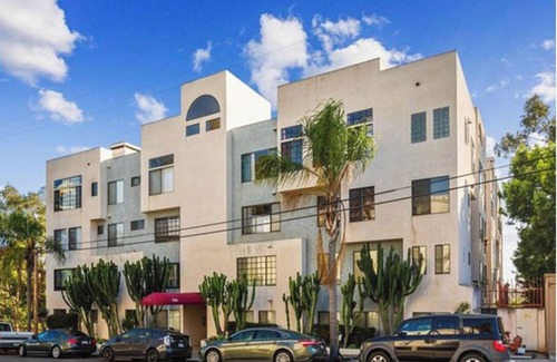 Park West Condominio | Perched on a serene hillside, enjoy spectacular views of the San Diego Bay