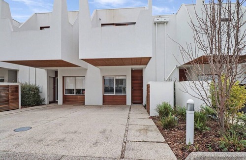 Newtown Apartamento | Percy Escape just a walk to Newtown cafes and shops