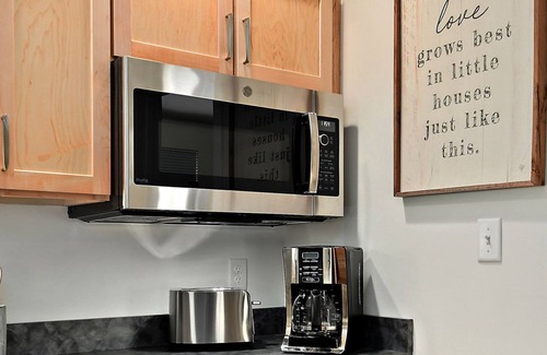 Ocean City Cabaña | Perfect 1 Bedroom Cottage Close to the Famous Ocean City Boardwalk!