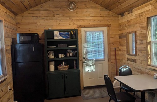 Williamstown Cabina | Perfect camping spot 8 min drive to Salmon River access.