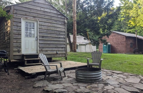 Williamstown Cabina | Perfect camping spot 8 min drive to Salmon River access.