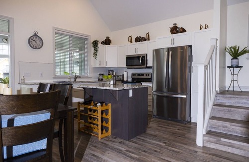 Okanagan-Similkameen Cabaña | Perfect Canadian getaway at The Cottages on Osoyoos Lake! Aug still available!