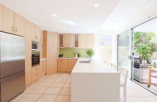 Casuarina Casa | Ubicación perfecta de Casuarina. Hermosa casa con piscina cerca de la playa y tiendas