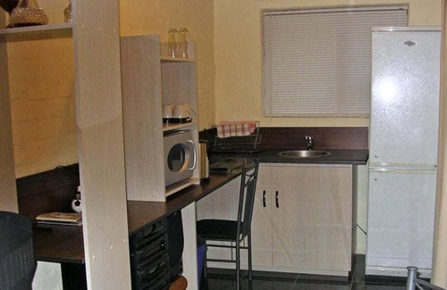 Caledon Cabaña | Perfect cottage for a couple or a family with full DSTV and braai room.