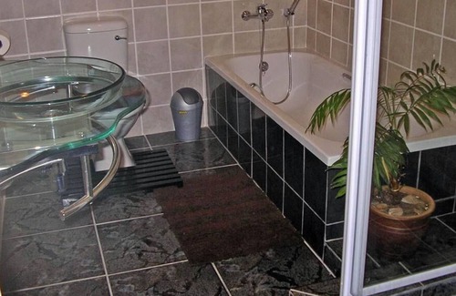 Caledon Cabaña | Perfect cottage for a couple or a family with full DSTV and braai room.