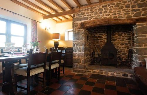 Llansadwrn Casa | Perfect cottage retreat near the Brecon Beacons