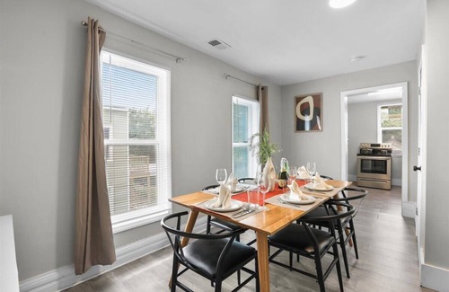 Mexicantown - Southwest Detroit Apartamento | 🎯 Perfect Detroit Launchpad Stylish 3BR with Chef's Kitchen & Fast WiFi